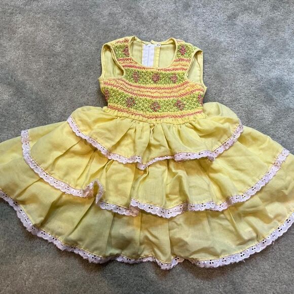 Source Unknown Other - Girls Smocking dress 2T, yellow cotton